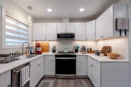 Spacious Top-Floor Juneau Retreat|Stylish Apts|Near Sandy Beach + Trails - Image 4