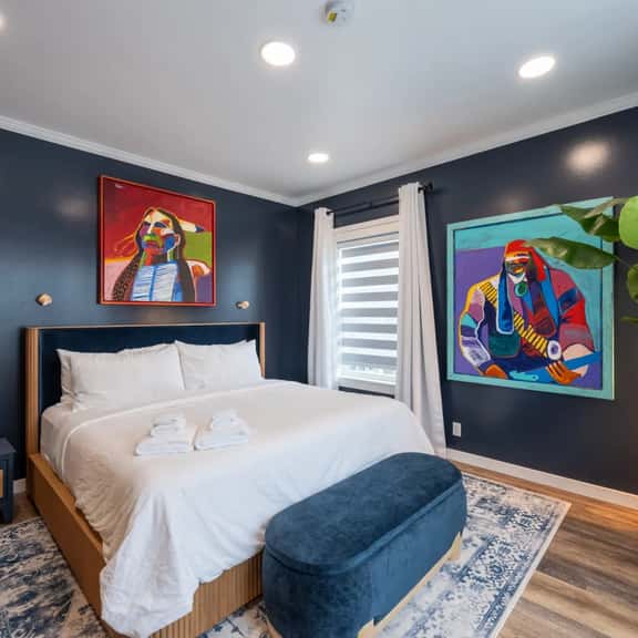 Luxury Downtown Home • Walk Everywhere • Boutique - Image 1