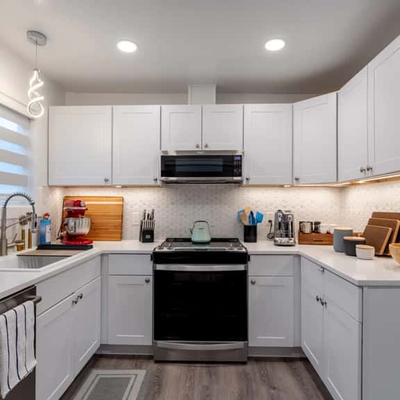 Modern Juneau 2-Bed Retreat | Fast Wi-Fi | Close to Downtown - Image 1