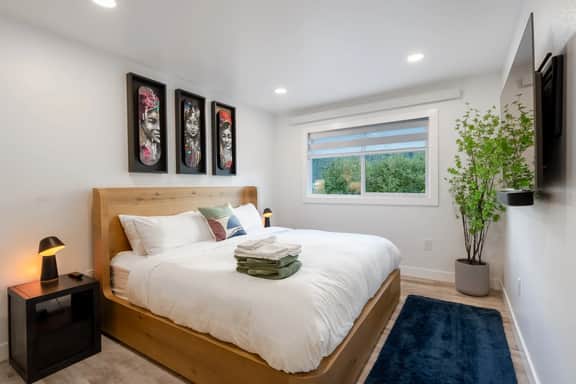Juneau Luxury Modern 3BR | Downtown Douglas | Family Friendly - Image 2