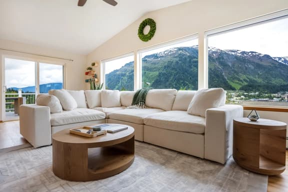 Luxury | Family Friendly | Panoramic View |Magical Mountain Retreat - Image 1