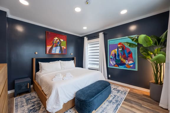 Luxury Downtown Home • Walk Everywhere • Boutique - Image 1