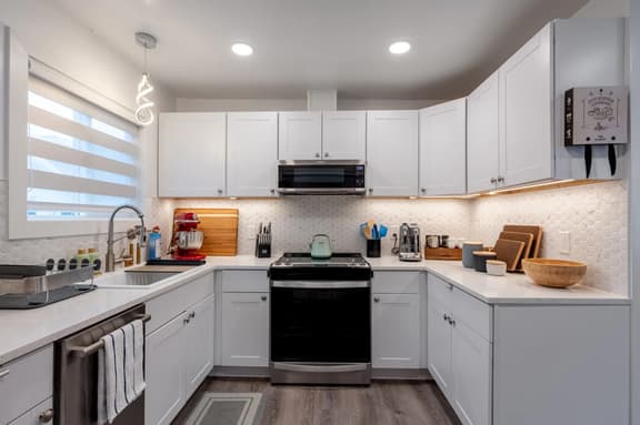 Modern Juneau 2-Bed Retreat | Fast Wi-Fi | Close to Downtown - Image 1