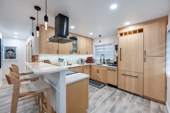 Spacious Top-Floor Juneau Retreat|Stylish Apts|Near Sandy Beach + Trails - Image 1